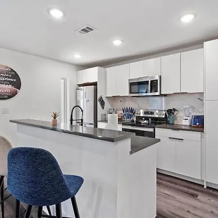 Cowboys Fan Pad 2 Bedroom!